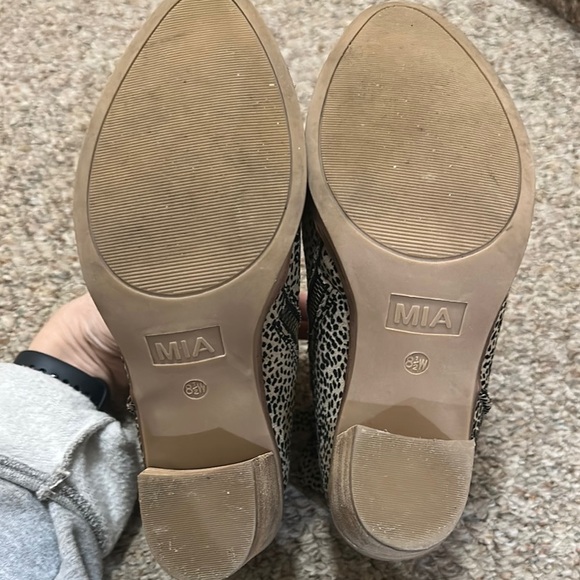 MIA Black and Cream Ankle Boots with Chunky Heel - Picture 5 of 5